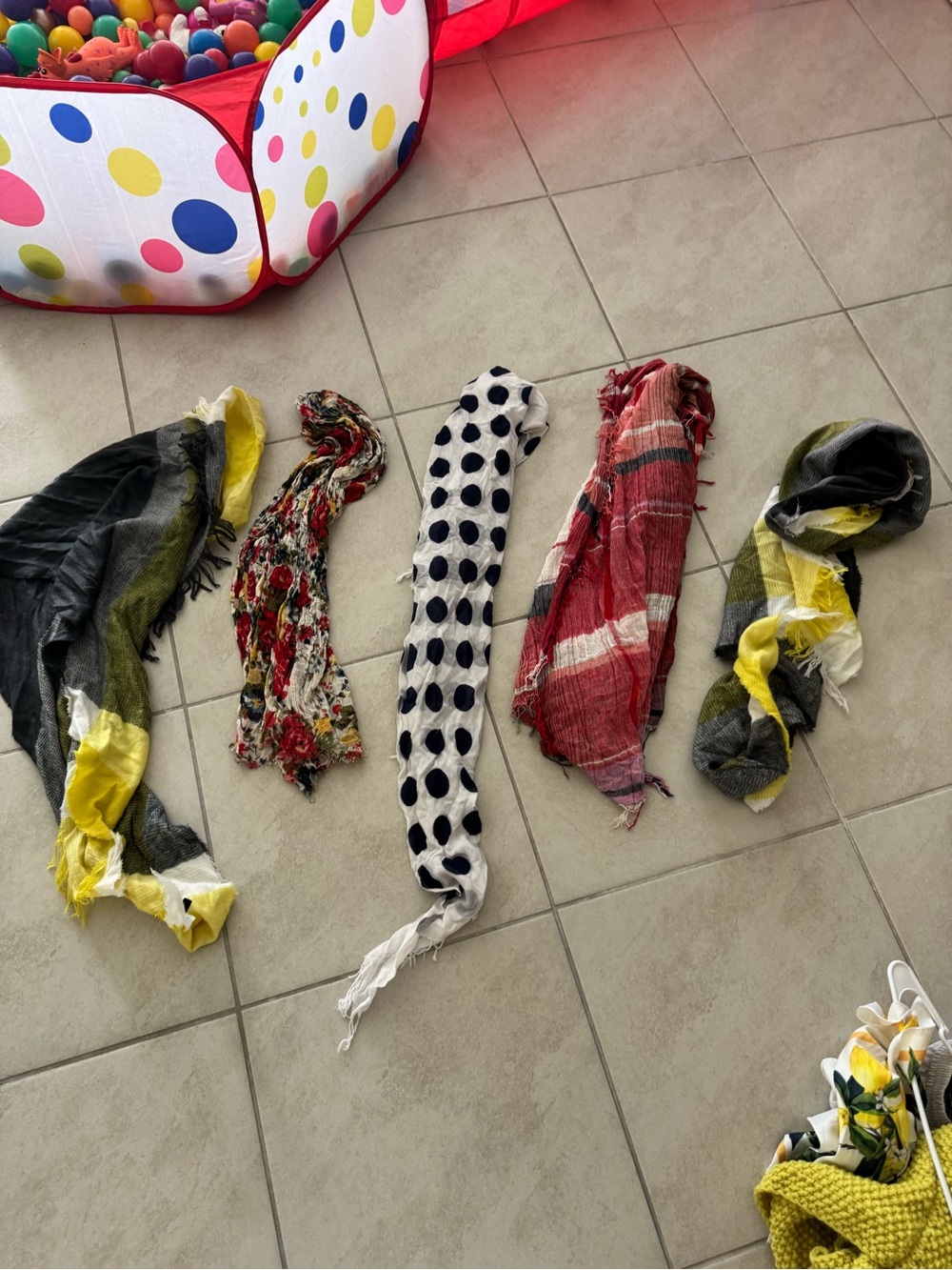 Scarfs bundle - Picture 4 of 4